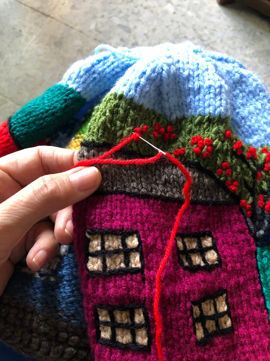 Цветы вышиты французским узелком. Работа автора.