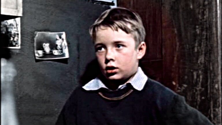 Миша в фильме "Место встречи изменить нельзя", здесь ему 9 лет