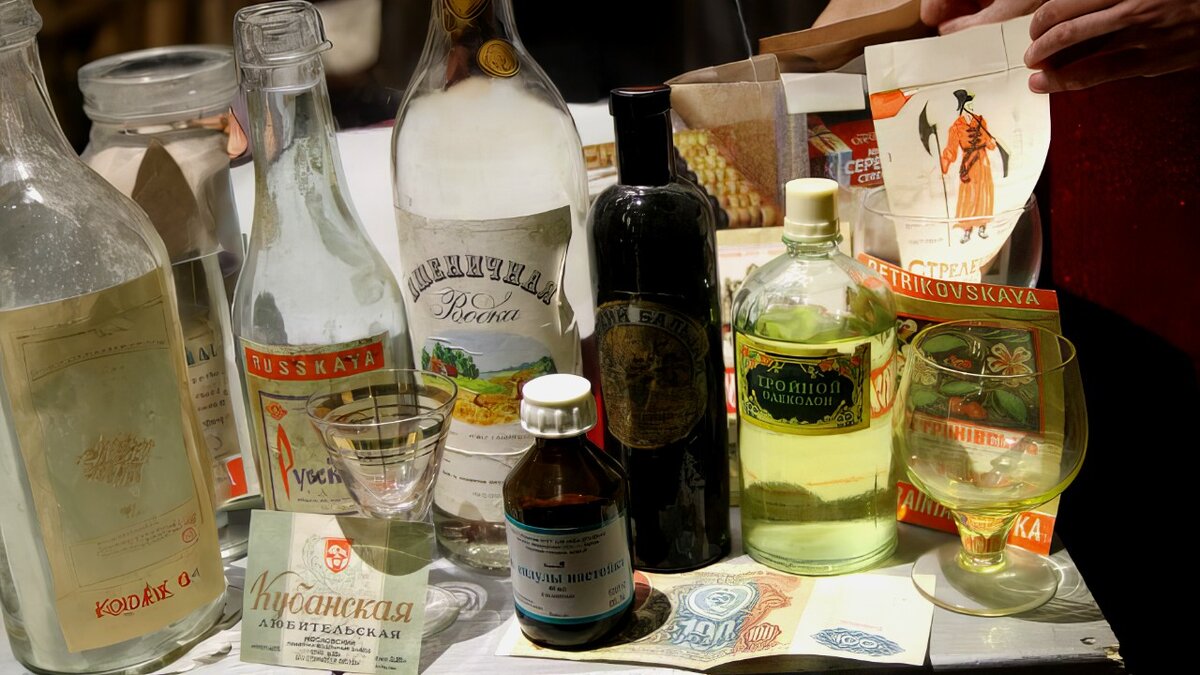 Советские алкогольные напитки. Тройной одеколон Советский. Средство в советские времена
