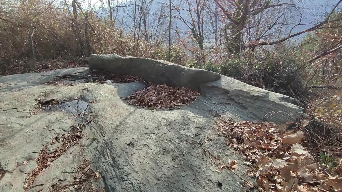 Фото сверху дольмена