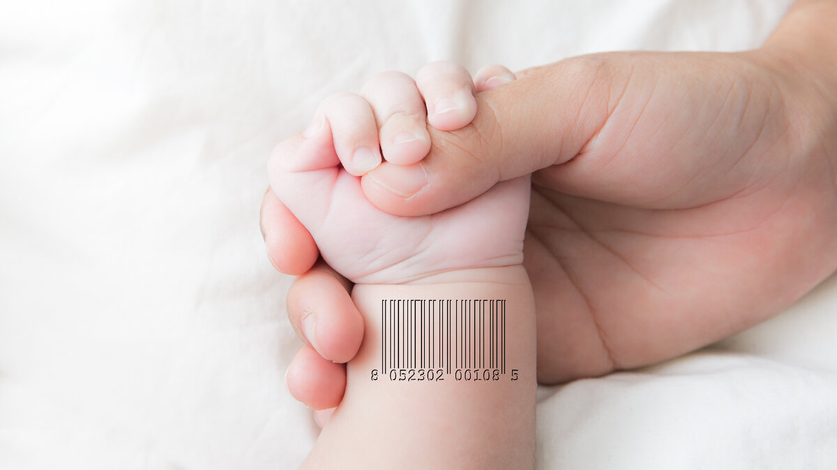 Суррогатное материнство раскрывает общество, в котором женщины и дети объектифицируются. Такой процесс влечёт за собой риски, которые могут привести к физическим и психическим травмам как для женщины, так и для ребенка.