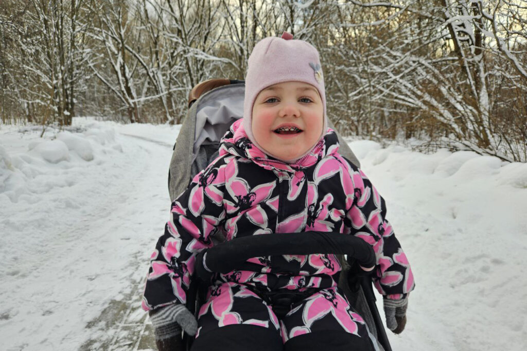 Периумбиликальная миниабдоминопластика. Бока впали. Женщина с боку. Липосакция кубики на животе. Мужской торс с жирком.
