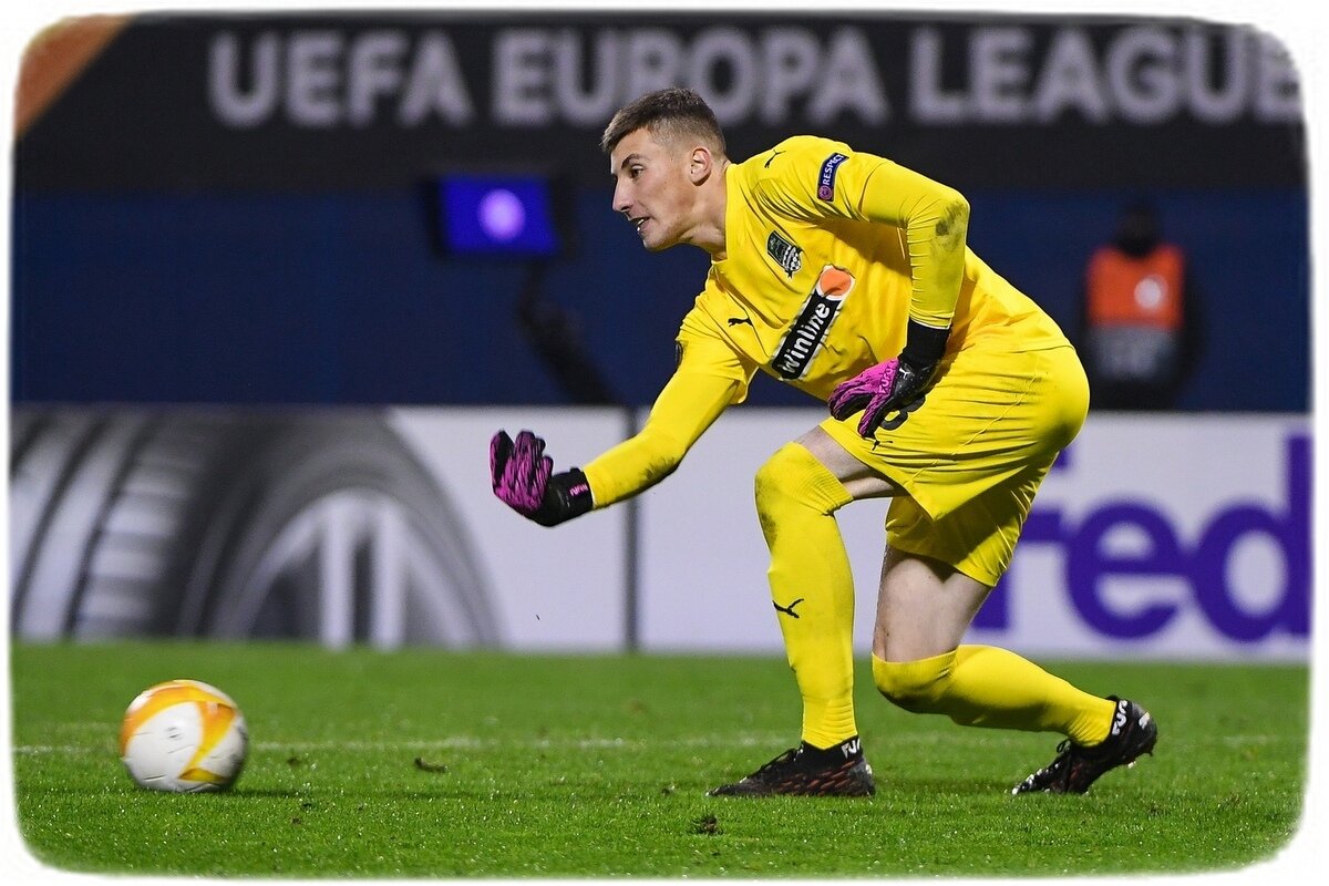 кафе закрыто. табличка закрыто на двери. табличка временно закрыто. табличка ресторан закрыт. табличка магазин закрыт.