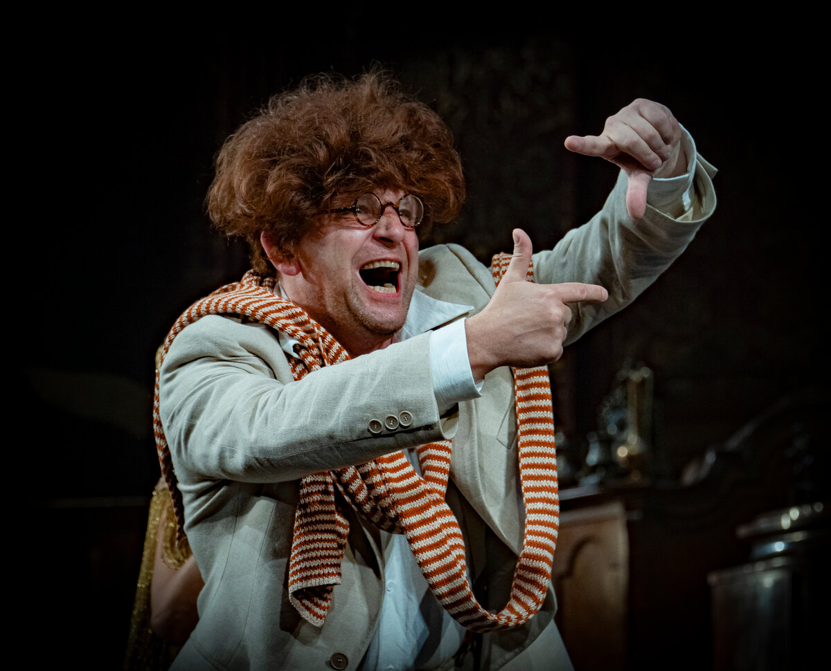 Якин, кинорежиссёр — Фёдор Лавров