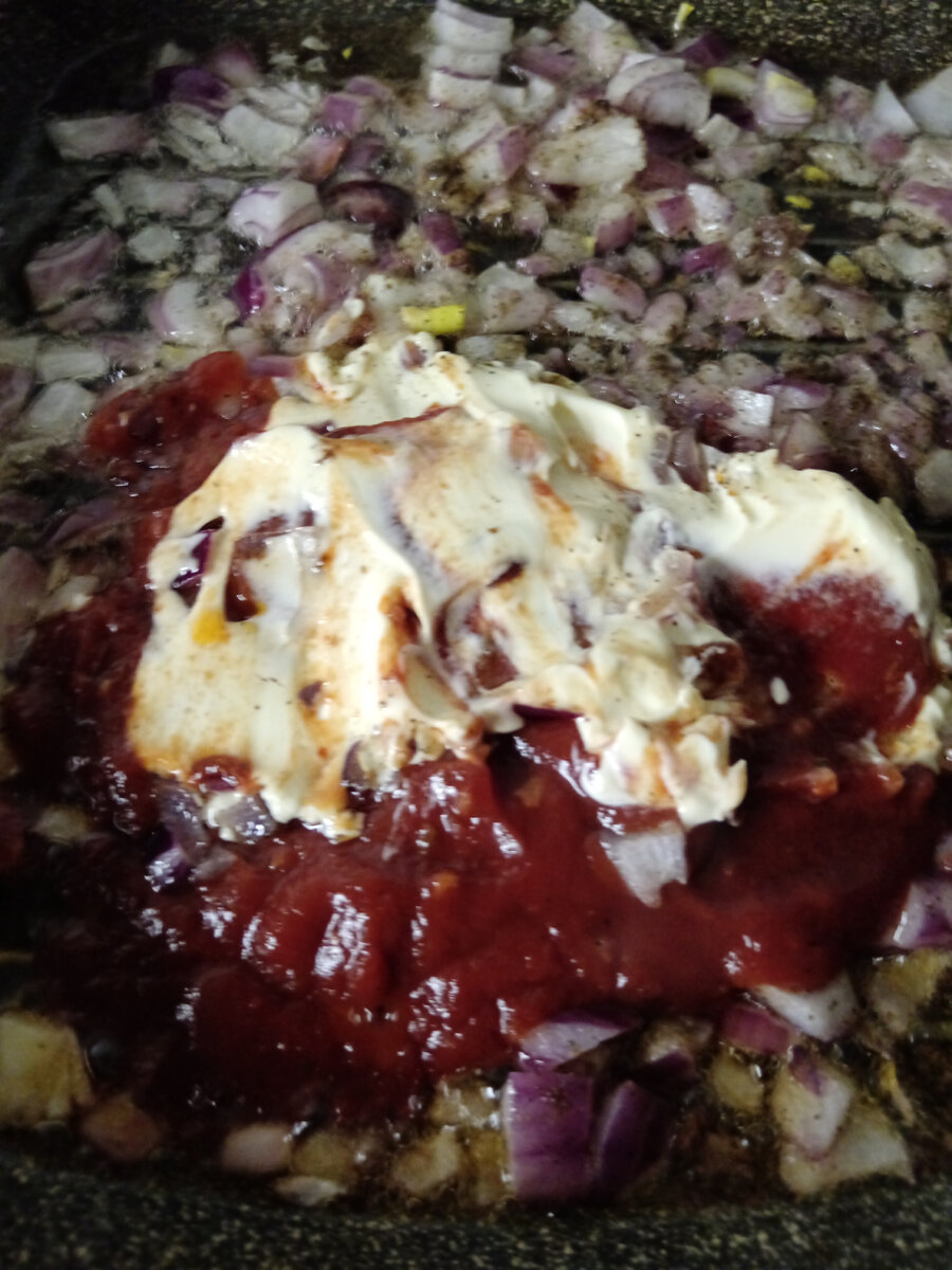 Кетчупа или томатной пасты побольше