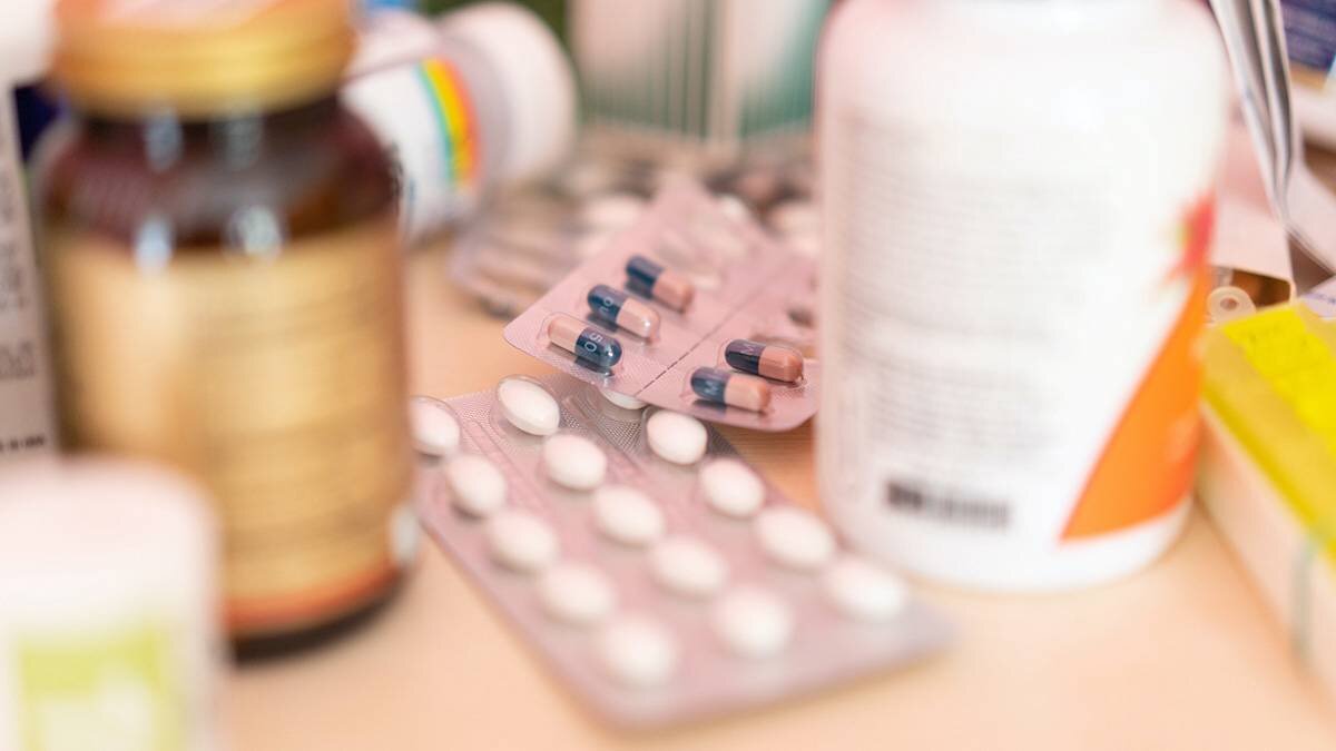 витаминные комплексы для пожилых. какие витамины после 65 лет. витрум центури 100 таблеток. алфавит для пожилых людей. какие витамины после 65 лет.