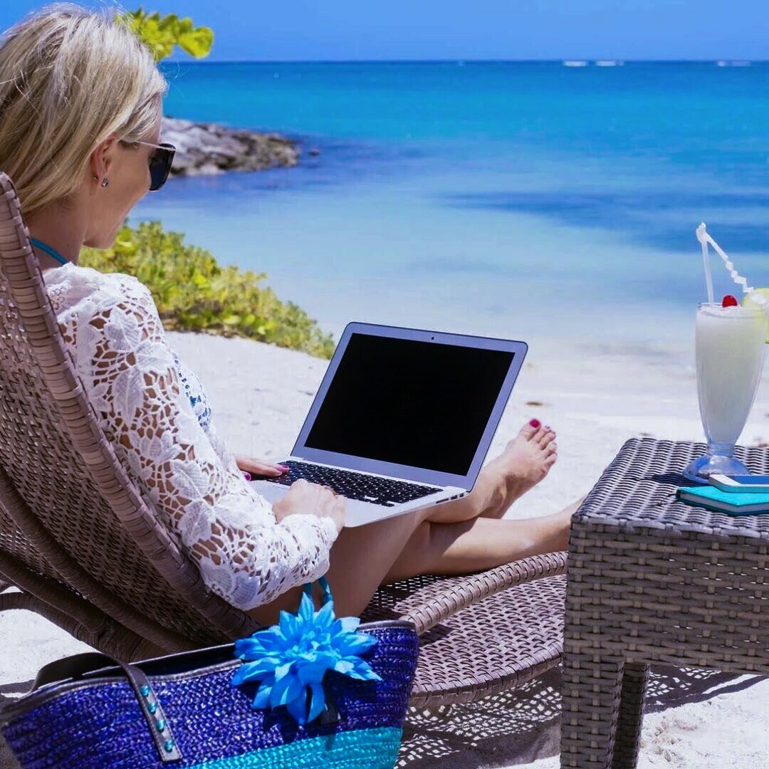 Обратите внимание что ноутбук выключен🤣