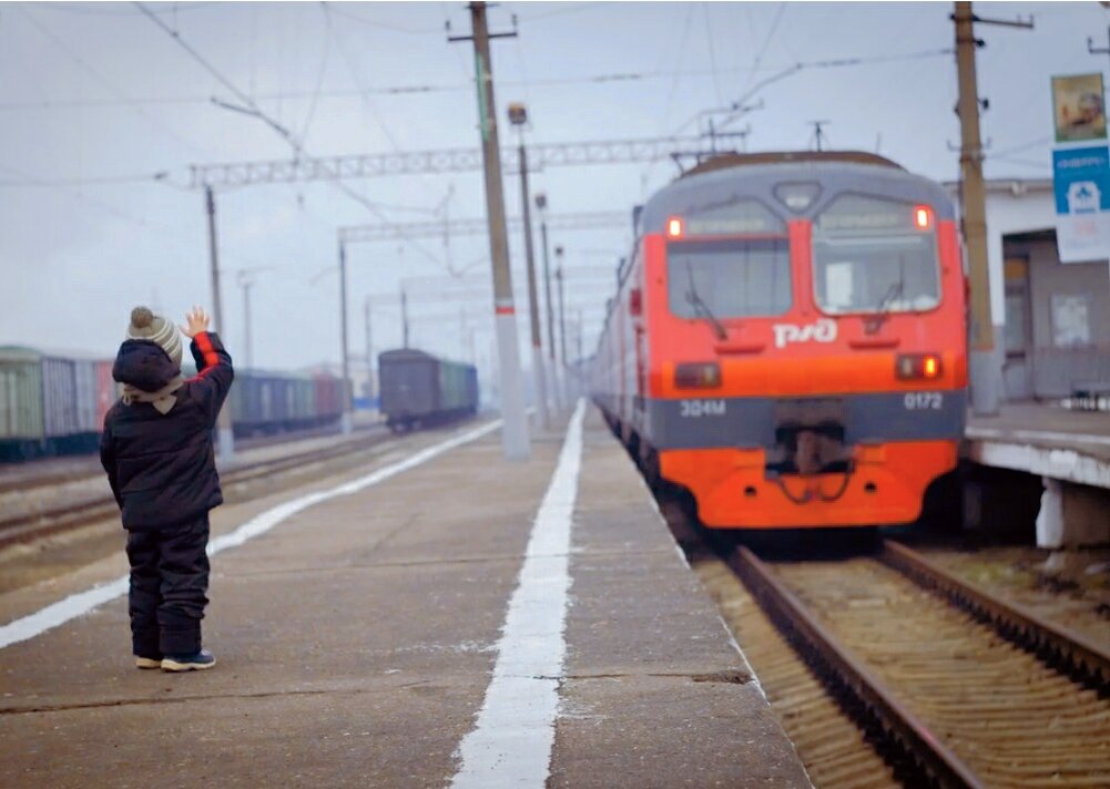 куда бегут трудовые резервы. трудовые резервы бегут джентльмены удачи. стихотворение о беге жизни. человек бежит за машиной. джентльмены удачи динамо бежит.