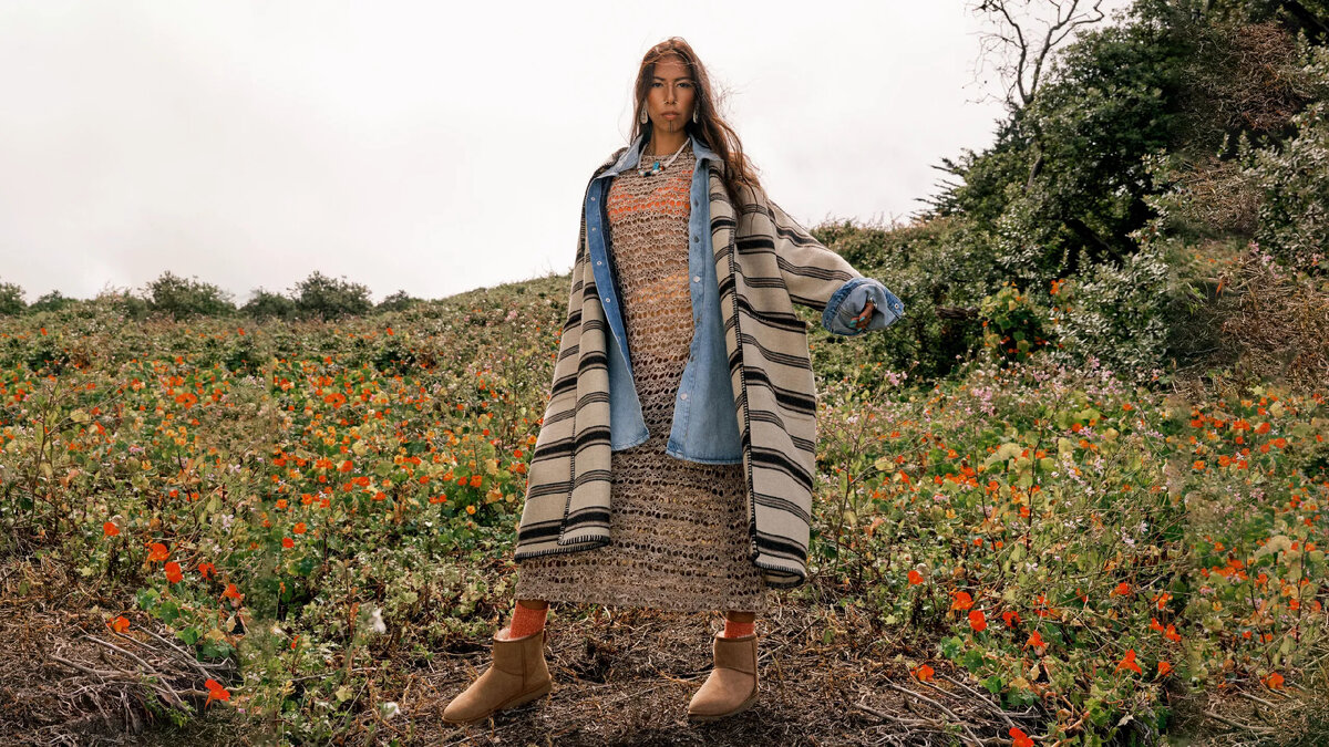 Американская модель и эко-активистка Куанна Часингхорс в рекламной кампании UGG, 2022 год