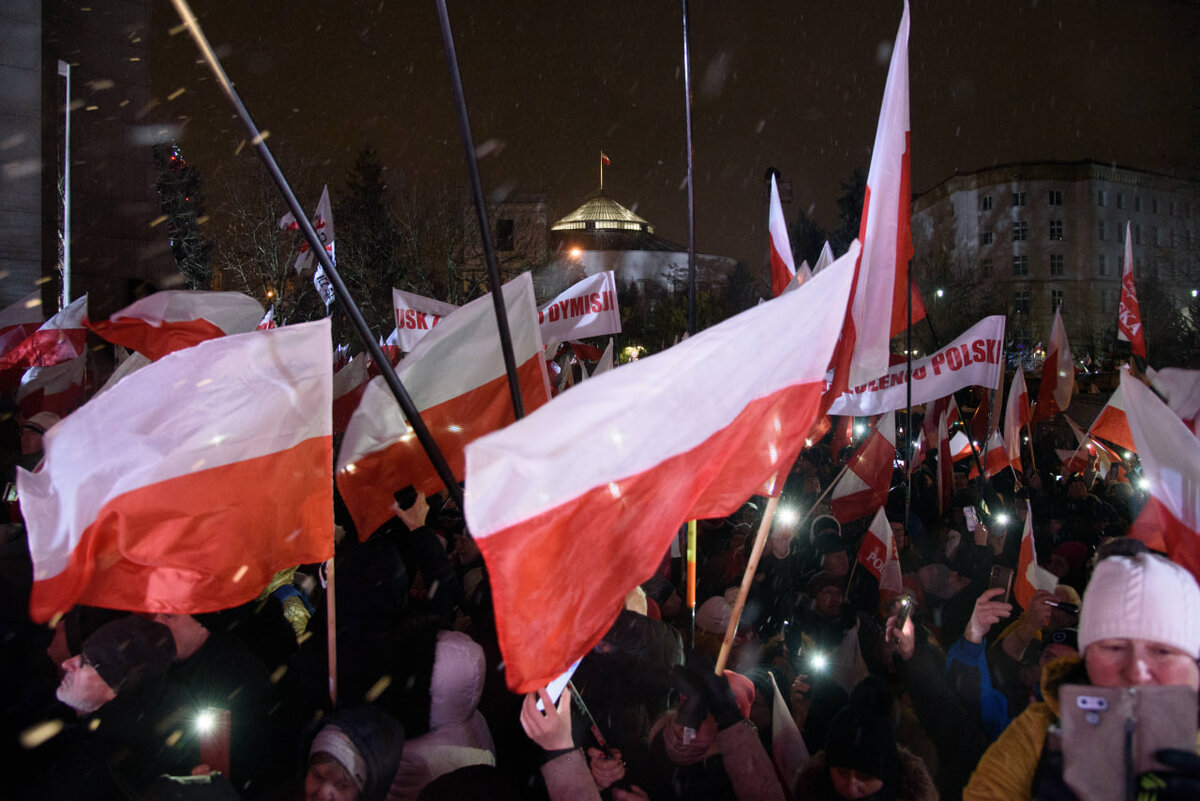 перекрыты дороги. перекрытие дороги. перекрытие движения. дорога закрыта. перекрытие движения.