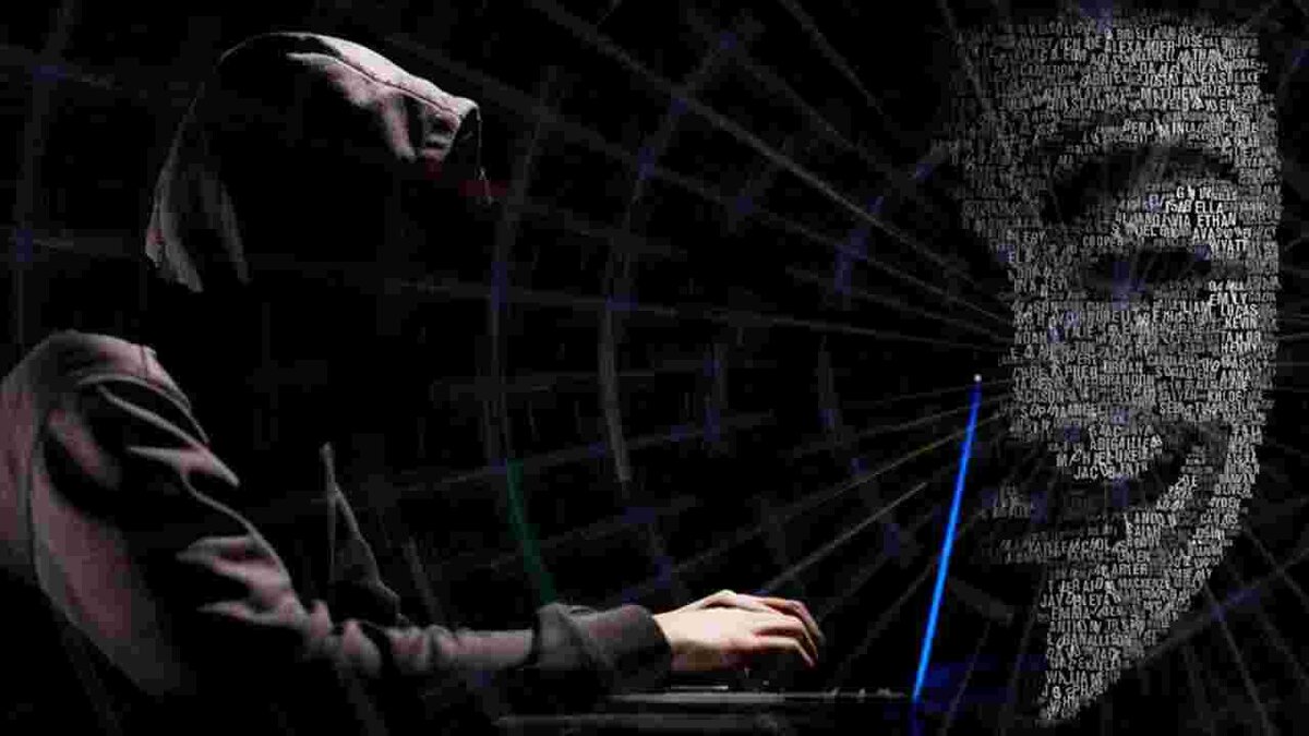 Строгая женщина в очках. Человек решает тест. Строгий тест. Строгий тест. Строгий тест.