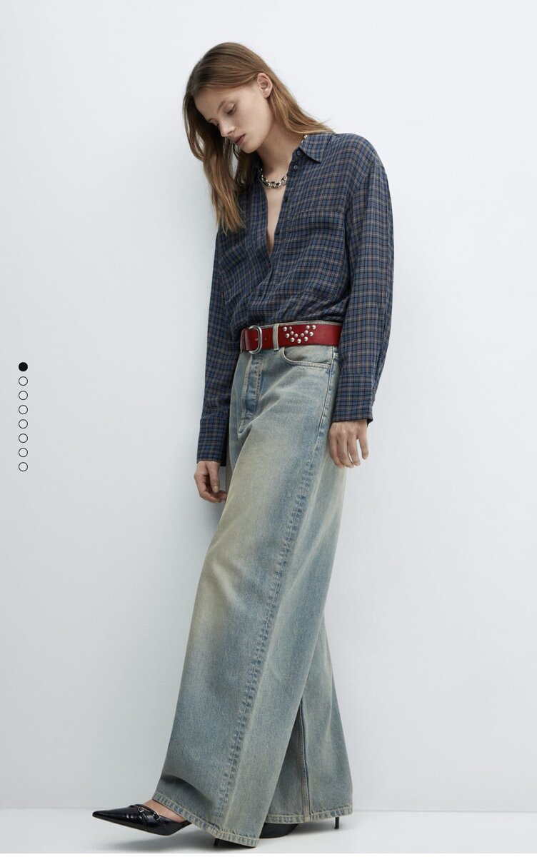 Классно с такими джинсами играть на контрасте- добавить нечто женственное ( шпильки, украшения).