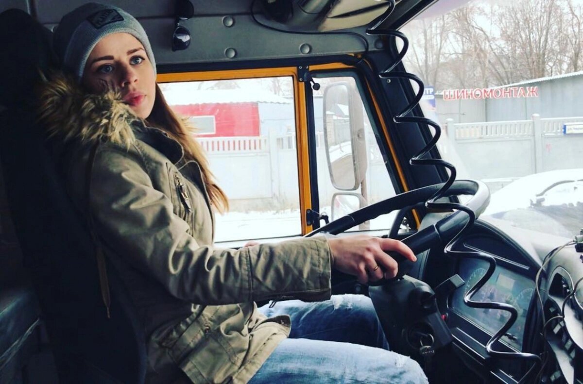 жизнь заложницы. игрок фильм 2014 джон гудман. в подвале фильм 2021. мишель хорн заложник. заложник фильм 2005.