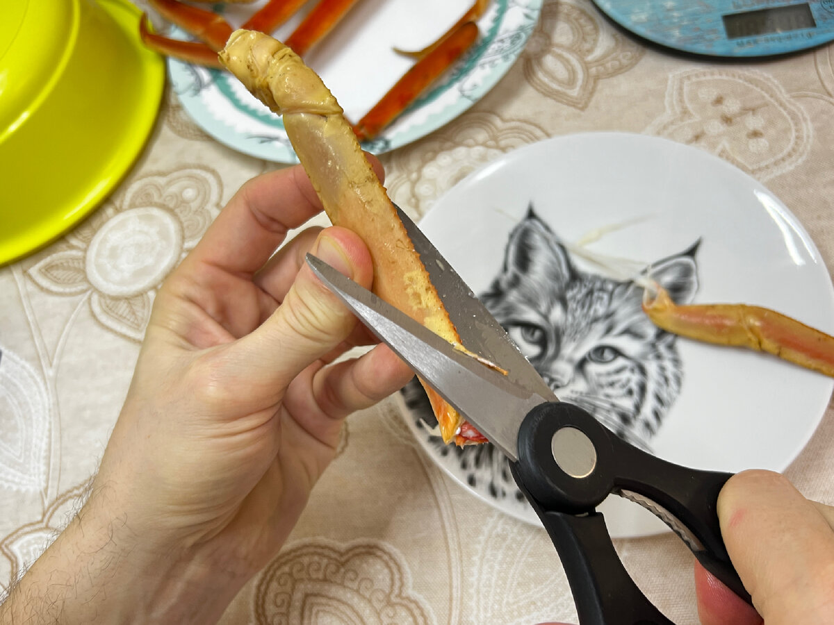 Компьютерный стол у окна. Рабочий стол в офисе. Письменный стол тандем хофф. Стол рабочий офисный. Стояло два стола.