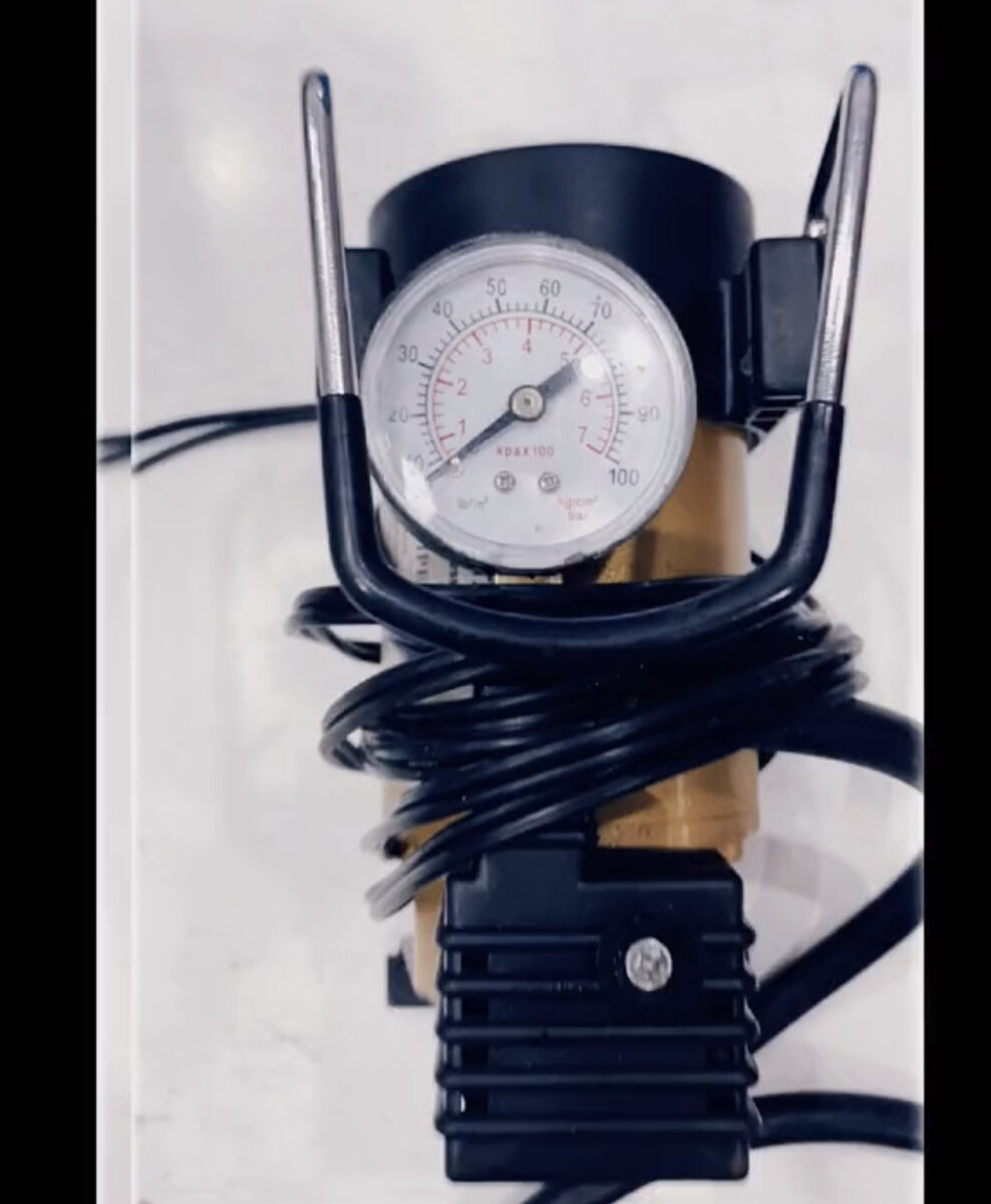 Автомобильный компрессор используется для различных целей. Если мы разберем его на детали, то обнаружим в нем алюминий, медь и железо. 