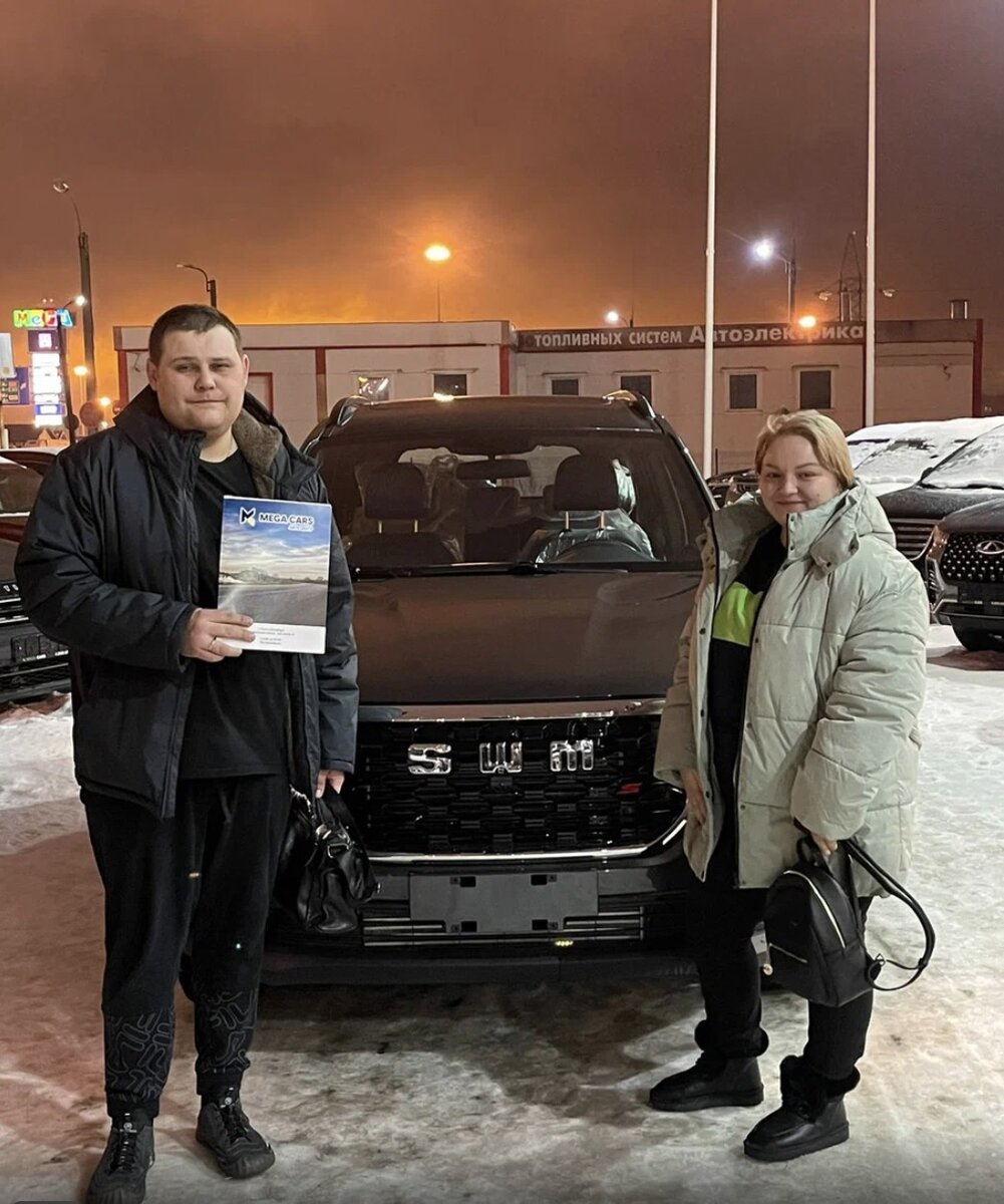 Сотрудники салона красоты. Харланова лилия ключавто. Продавец оптики. Максимум руставели 53. Работник автосалона.