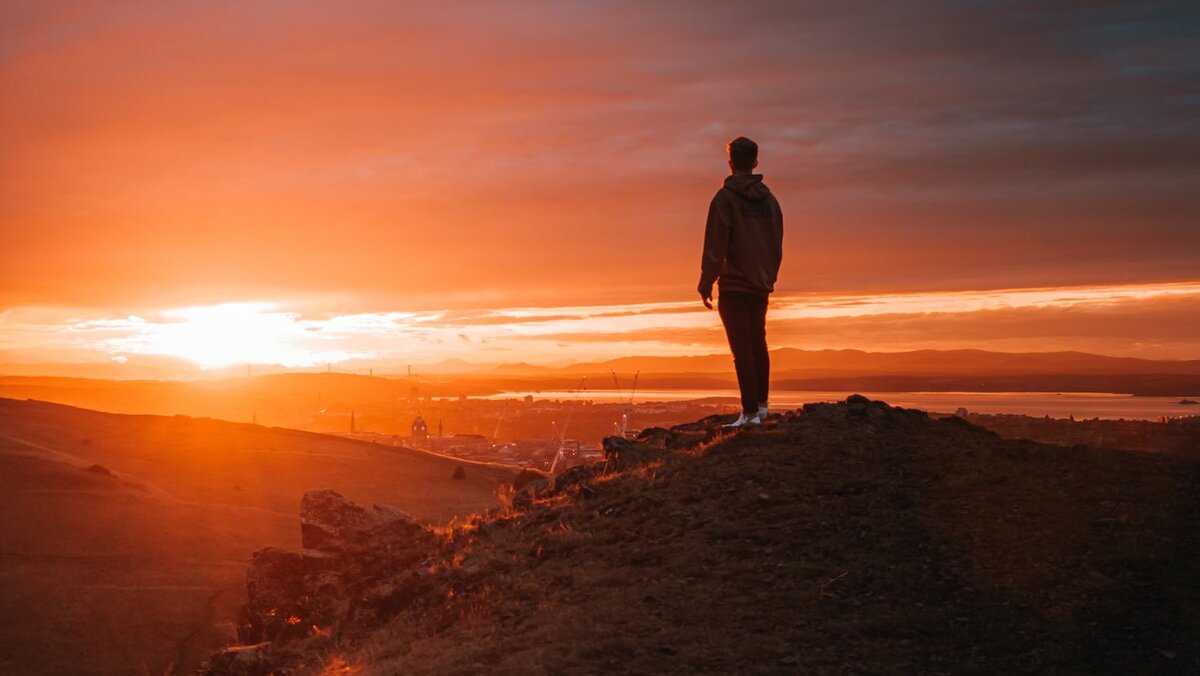 Жизненный путь. Жизнь человека начинается в. Жизнь человека начинается в. У каждого две жизни и вторая начинается тогда. Начало пути.