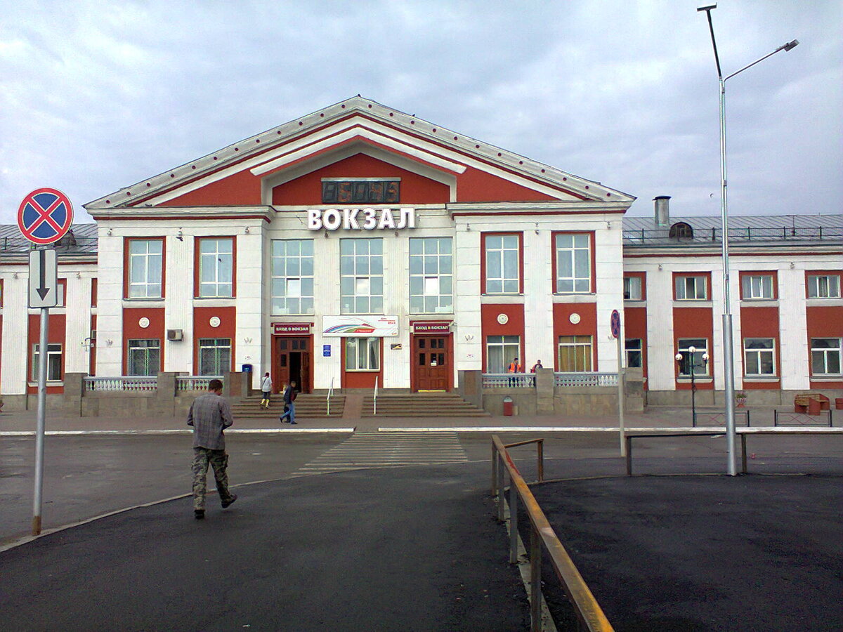 Ржд барнаул телефон. Ж Д вокзал Барнаул. Железнодорожный вокзал Барнаул, Барнаул. ЖД вокзал вокзал Барнаул. Главный ж д вокзал Барнаул.