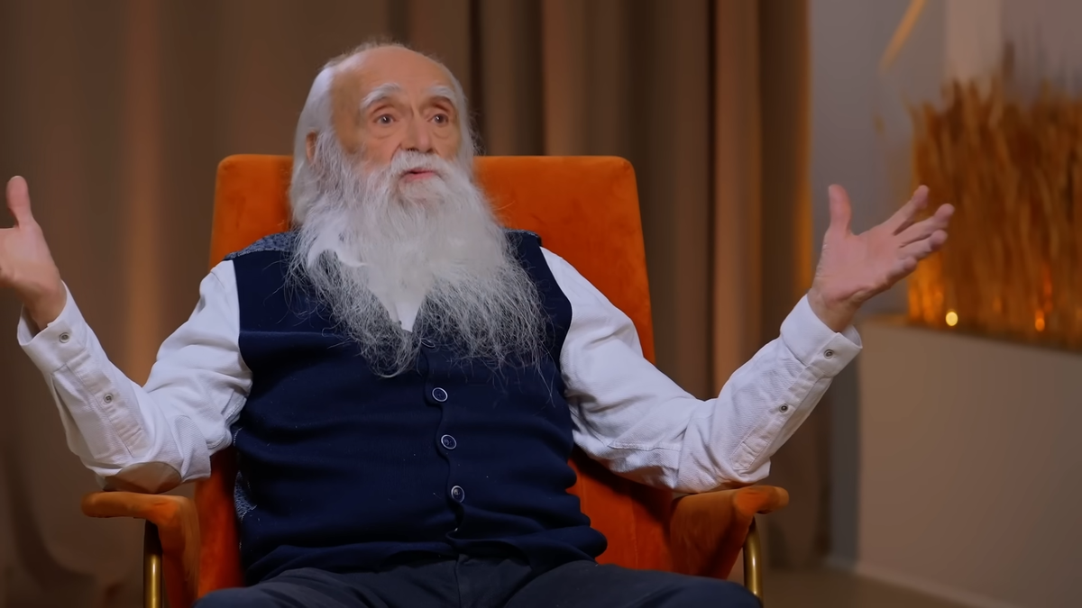 Свобода ограничена свободой других людей. Твои права заканчиваются там где начинаются права другого человека. Свобода одного человека заканчивается где начинается. Права заканчиваются там где начинаются права другого. Свобода человека заканчивается там.