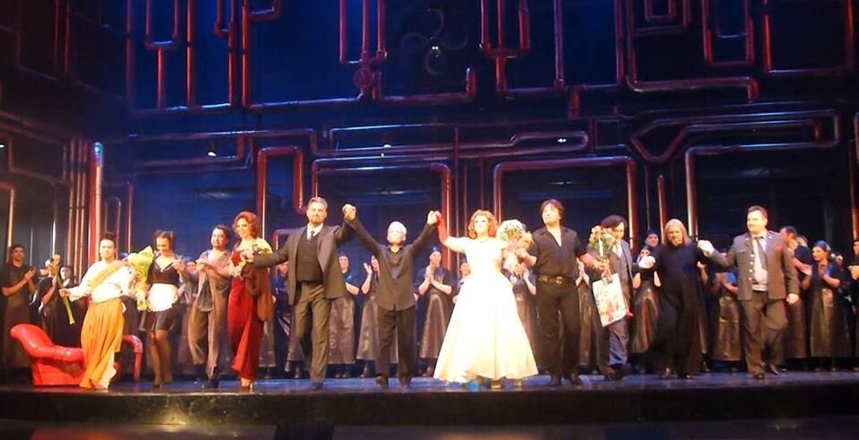 Поклоны после спектакля 23 октября 2016 года. Фото из моего архива