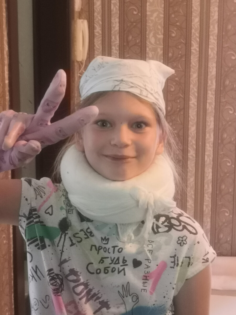 Какая она здесь маленькая. А ведь всего пол года прошло. 