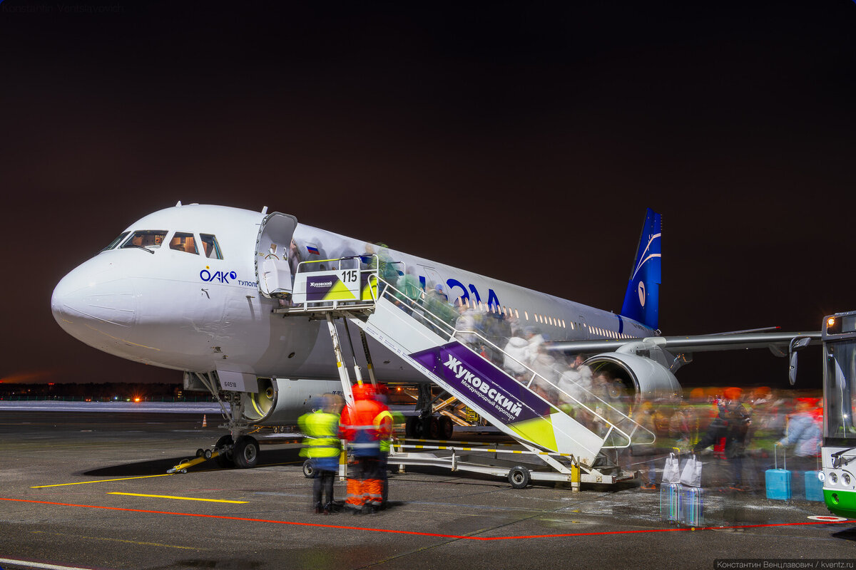 Airlines авиакомпания s7 самолеты авиакомпании. Самолет airlines. Самолёт уральские авиалинии. B757 s7. Самолет урал аирлинес.