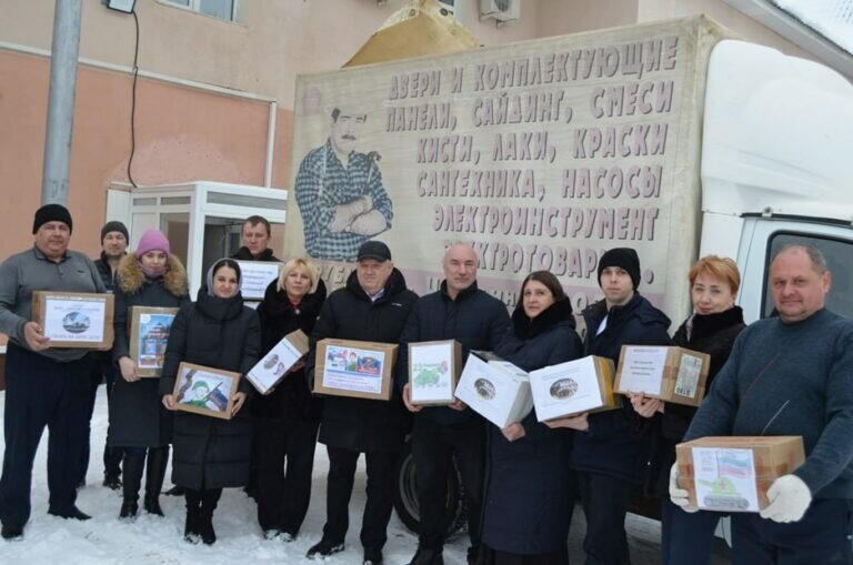    Из Соль-Илецка отправили более 300 посылок бойцам СВО Кристина Просвиркина