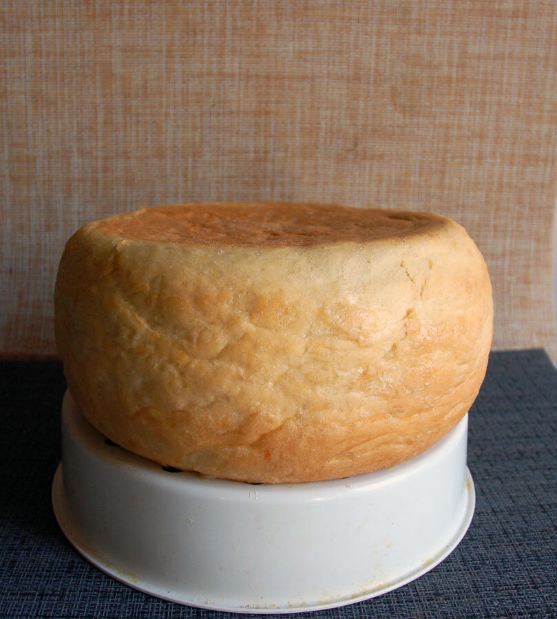 Хлеб ароматный. Как хранить хлеб в домашних условиях. Пшеничный хлеб в хлебопечке. Хлеб получился плотным. Дефекты мякиша хлеба.