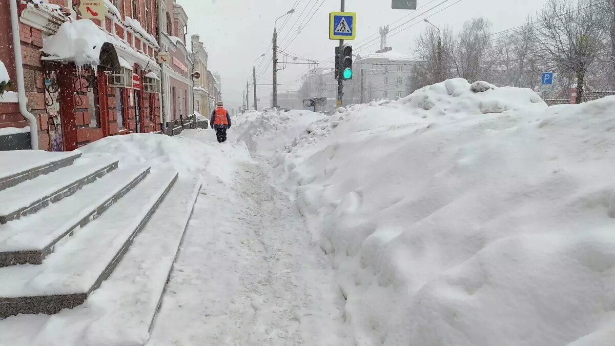     В Удмуртии на этой неделе снегопады снова стали препятствием для жителей и спецслужб. В нескольких районах дома и соцобъекты оставались без воды из-за коммунальных аварий. Пастора церкви «Свет миру» в Ижевске поместили под домашний арест. Udm-info подводит информационные итоги рабочей недели.