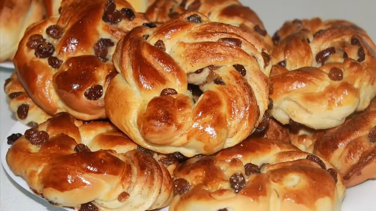 статусы. шуточные открытки про зарплату. потому что я плохо знаю. мне плохо потому что я объелась мем. открытка держись.