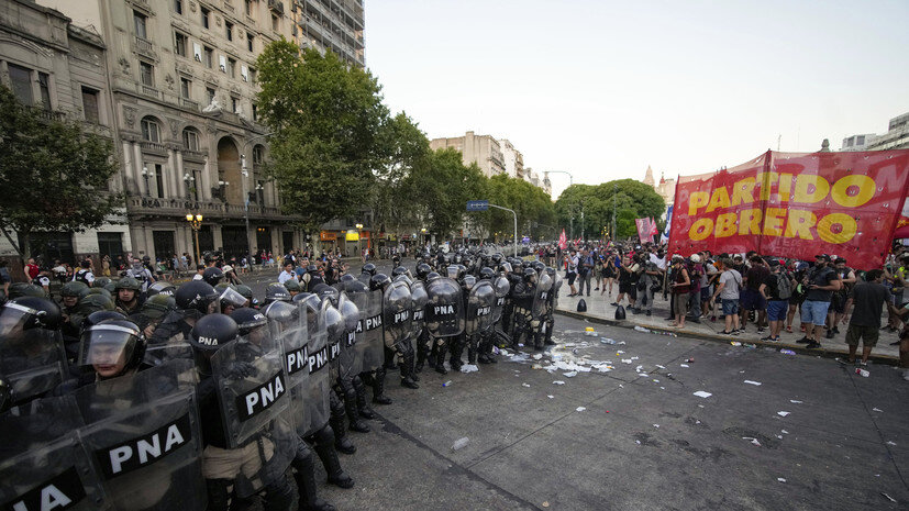    AP Photo/Natacha Pisarenko