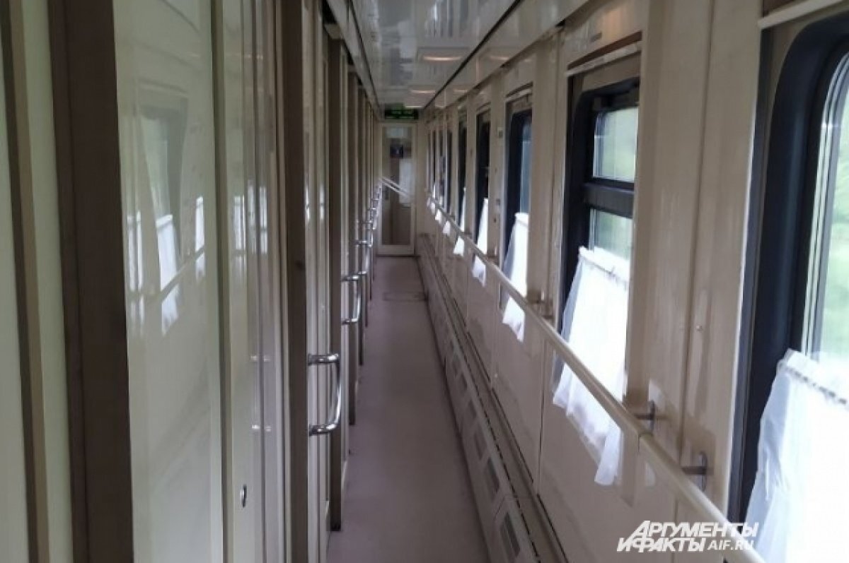 Пассажирские поезда пермь 2. Следующая станция новый год. Поезд москва пермь. Железнодорожный вокзал челябинск эп2к. Пассажирские поезда пермь 2.