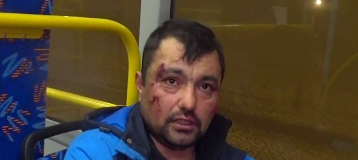 В химках автобус въехал в остановку. Автобус протаранил остановку. Автобус сбил девочку на севастопольском в москве. Авария ленинградское шоссе. Автобус наехал на остановку.