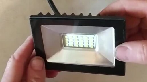 замкнул. 5д. разобрать светодиодный прожектор с приклеенным стеклом. разбираем светодиодный прожектор. разборка светодиодного прожектора.