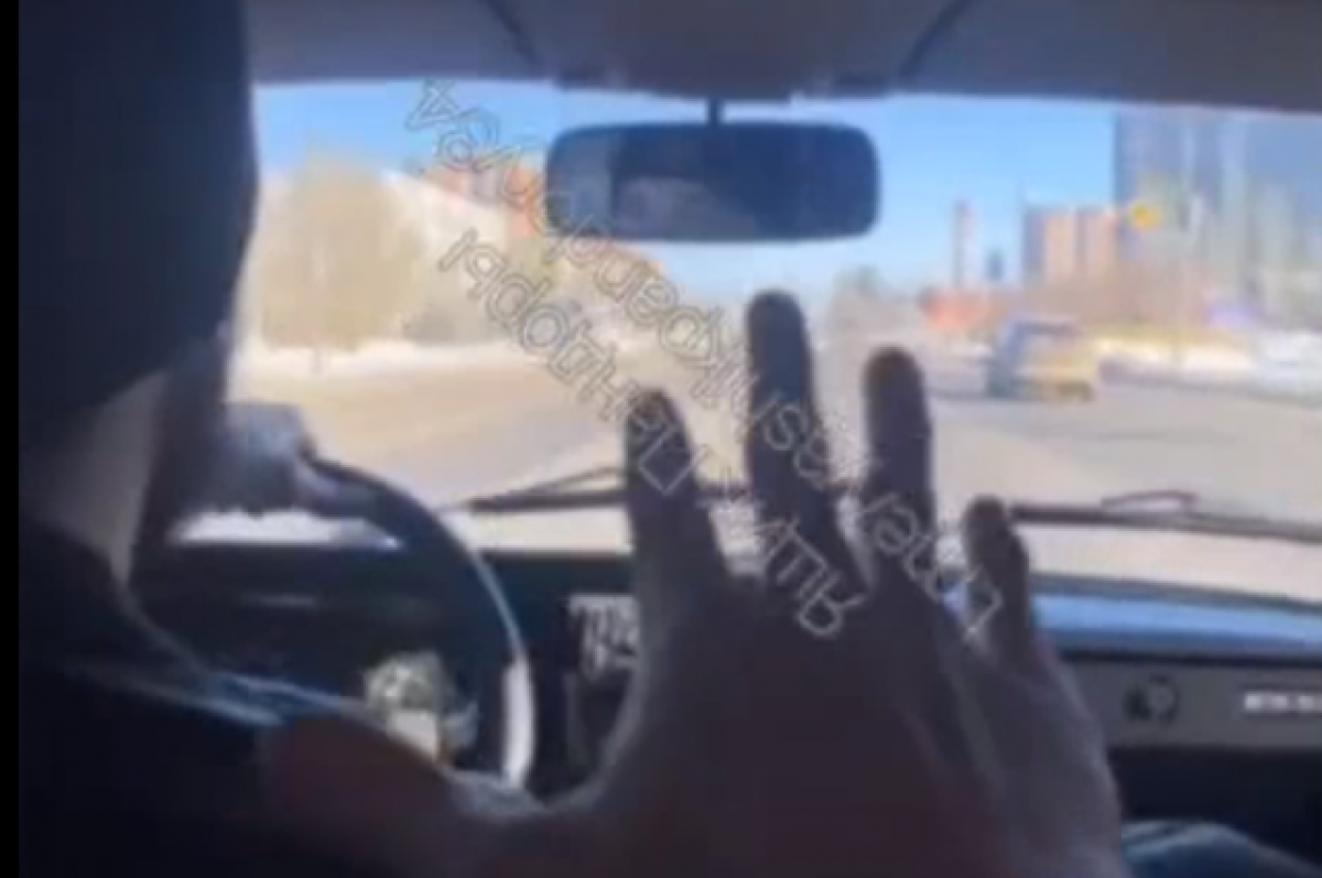    Опасными покатушками на дорогах Волжского поделились в Сети нарушители ПДД