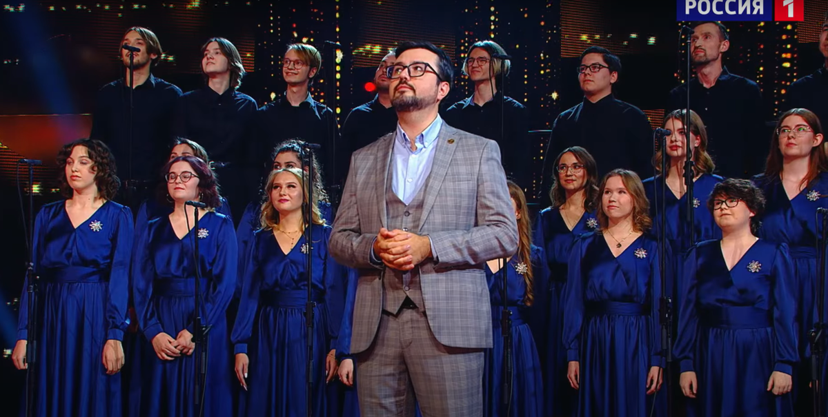 совместный оказываться. пара на кухне овощи. легион сериал 1 сезон. трое счастливых друзей. совместный оказываться.