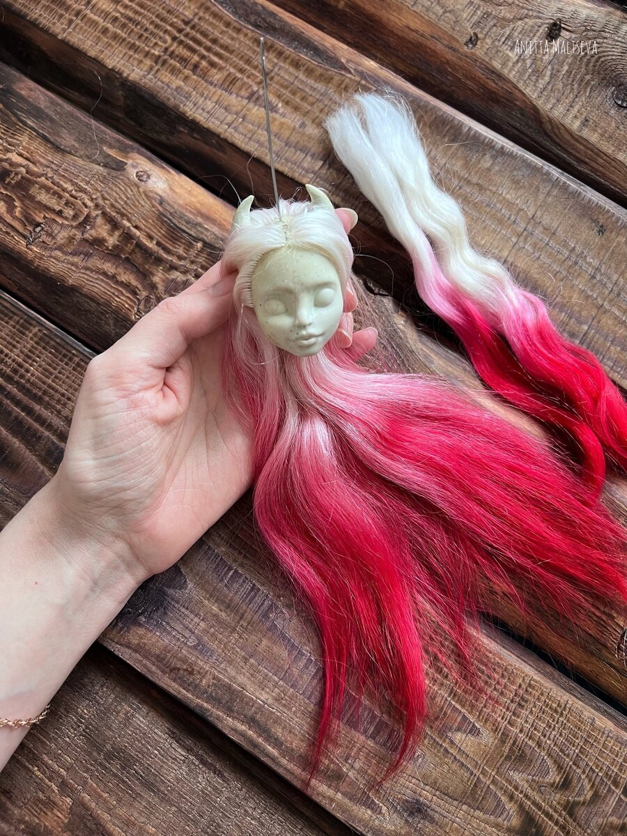 Кстати, рожки я когда-то вылепила из Моделайта. Листай, чтобы увидеть больше фото