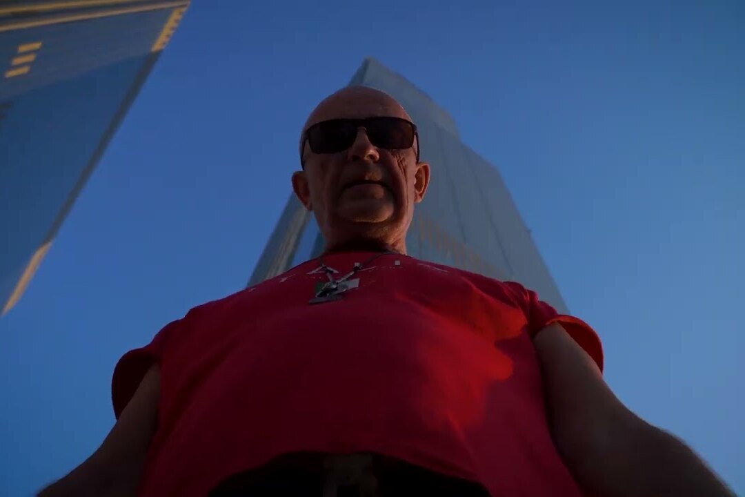     YouTube заблокировал в России клип Ицыка Цыпера «Дымок»