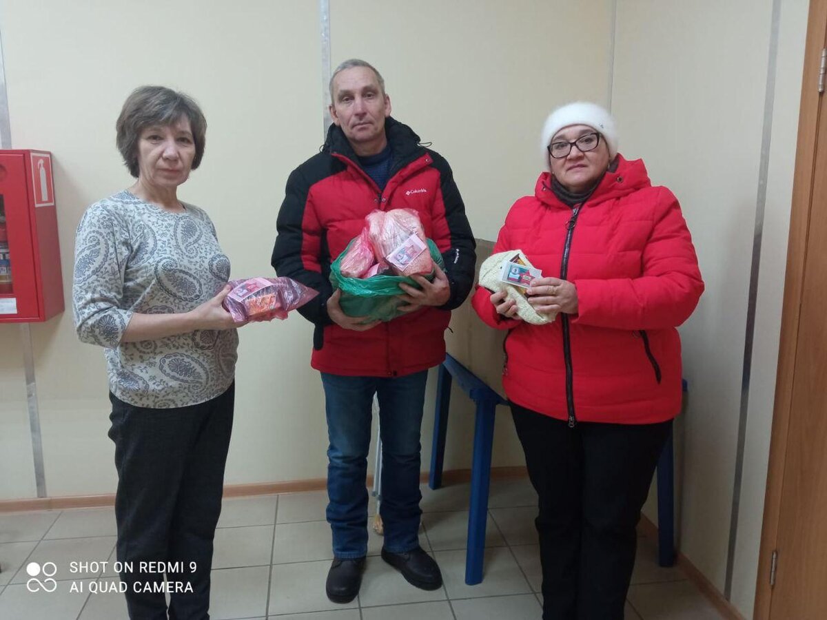  📷    Жители Асекеевского района передали бойцам СВО почти 70 пар носков, мед и средства реабилитации Марина Шарт