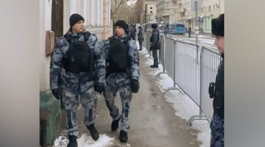 толпа мигрантов в россии. мигранты из центральной азии в россии 2021. депортация мигрантов. женщины мигранты из узбекистана. таджикские мигранты.