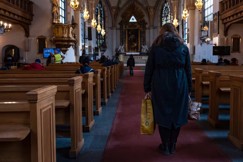    Обращение с украинскими беженцами признали позором для Швеции