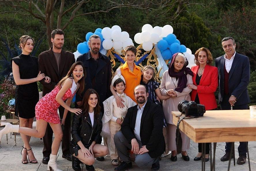 кадр из сериала "Семья"