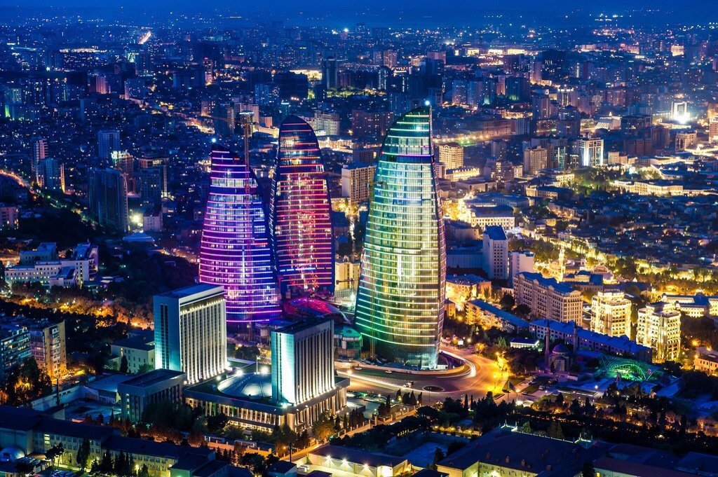 Баку, столица Азербайджана, это не только исторический и культурный центр, но и удивительное сочетание древних традиций и современного развития.