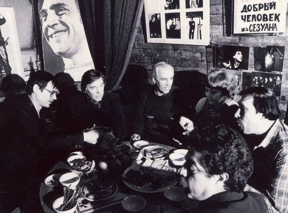 Советские инструкторы. Советские инструкторы. Анатолий владимирович тарасов. Виктор васильевич тихонов хоккеист. Анатолий тарасов 1972.