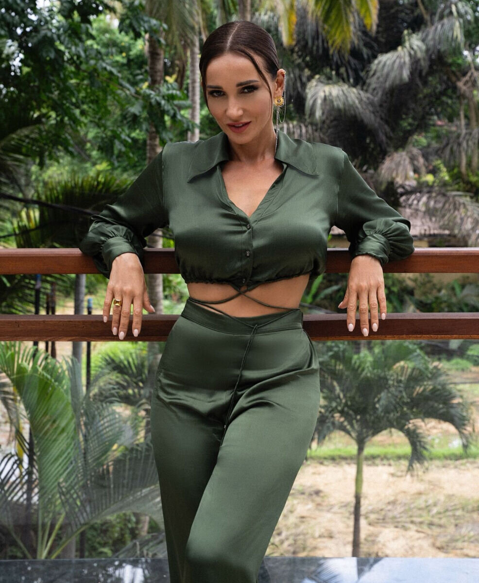 Блоггеры в клипе снялись. Юлия деминская губин. Звезды снявшиеся в клипах. Андрей губин такие девушки. I.