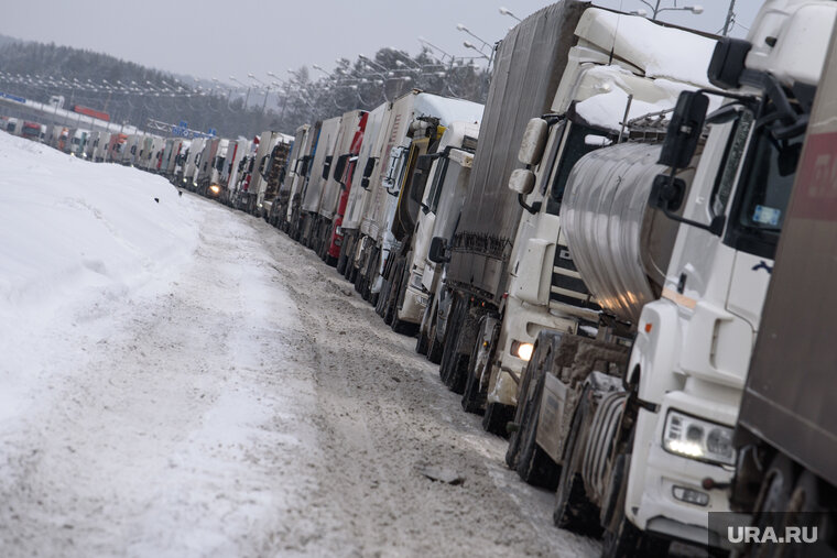 Мерседес негабаритика. Рено премиум 440 dxi. Антоха дальнобой 23 rus. Камаз крафтер компания. Фуры в россии.