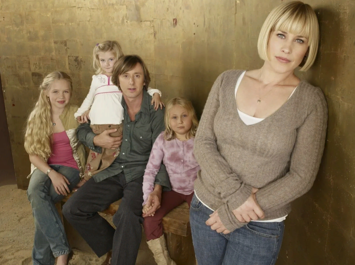 Постер к фильму “Медиум” (2005)