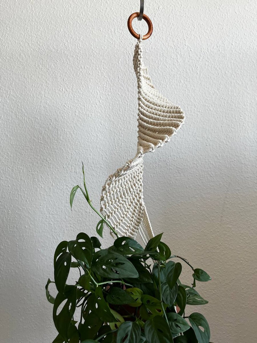 Работа Марии Зиминой автора школы макраме Zacramaschool