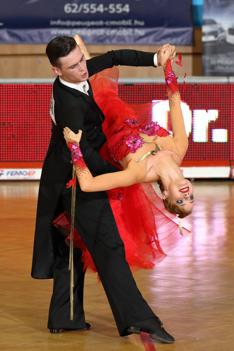 Пятеро 8. Пять восемь. Пять пять восемь мем. Пятьдесят семь. Латуковые.