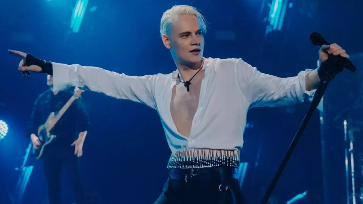     На концерт певца Шамана в Красноярске распродали все билеты. До выступления осталось три недели.